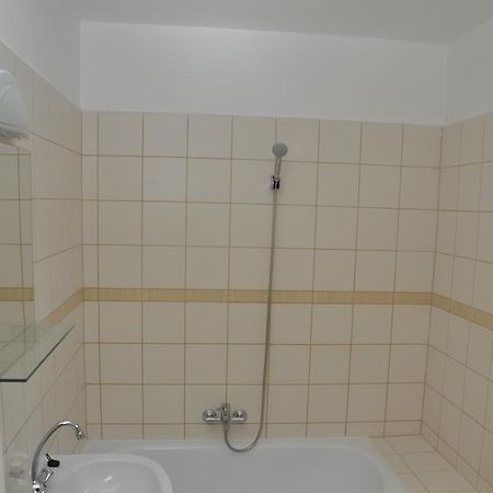 Sarok Apartmanhaz Szekszard Ruang foto