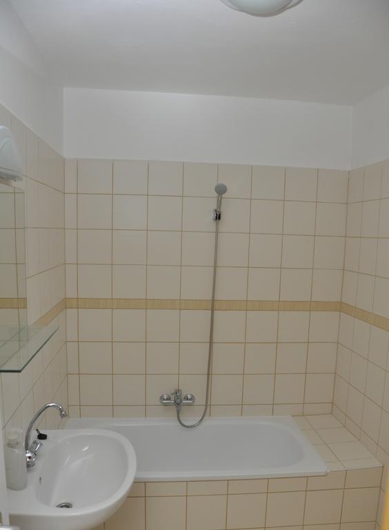 Sarok Apartmanhaz Szekszard Ruang foto